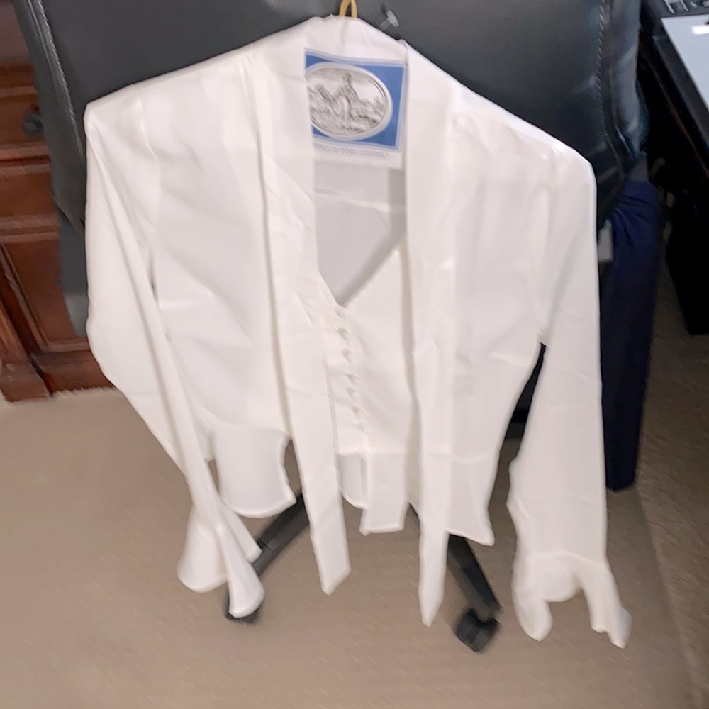 J.O.A long  bell sleeve top white small